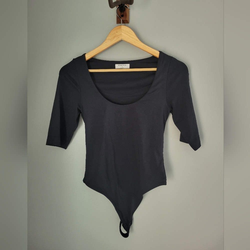 Babaton Aritzia Short Sleeve Body Suit Scoop Neck Size M Black